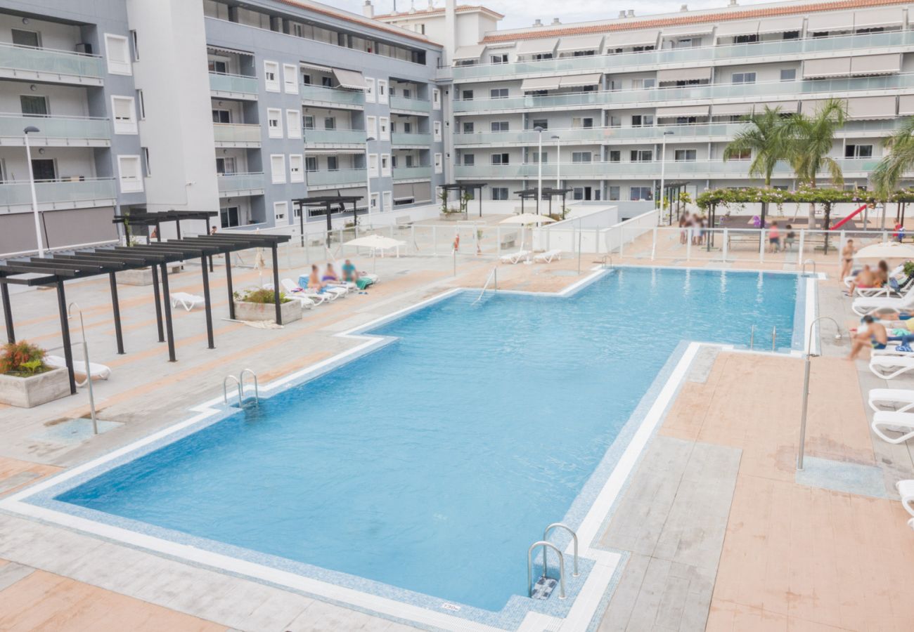 Ferienwohnung in Bajamar - HomeForGuest APT MIT MEERESBLICK, BARBEQUE, GYM