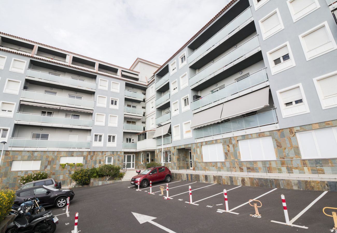 Ferienwohnung in Bajamar - HomeForGuest APT MIT MEERESBLICK, BARBEQUE, GYM