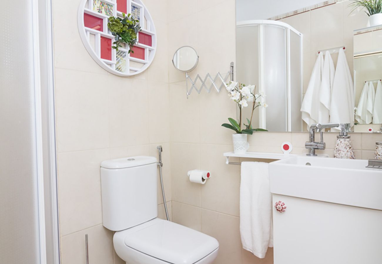 Ferienwohnung in Bajamar - HomeForGuest APT MIT MEERESBLICK, BARBEQUE, GYM