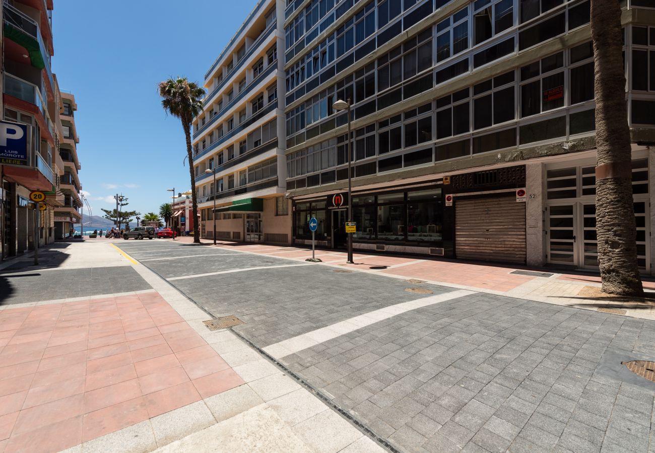 Ferienhaus in Las Palmas de Gran Canaria - Front line with nice terrace By CanariasGetaway 