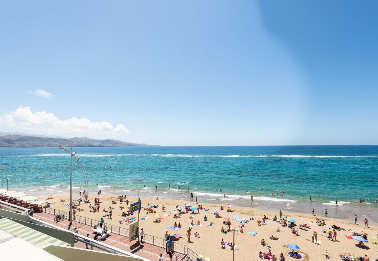 Ferienhaus in Las Palmas de Gran Canaria - Front line with nice terrace By CanariasGetaway 