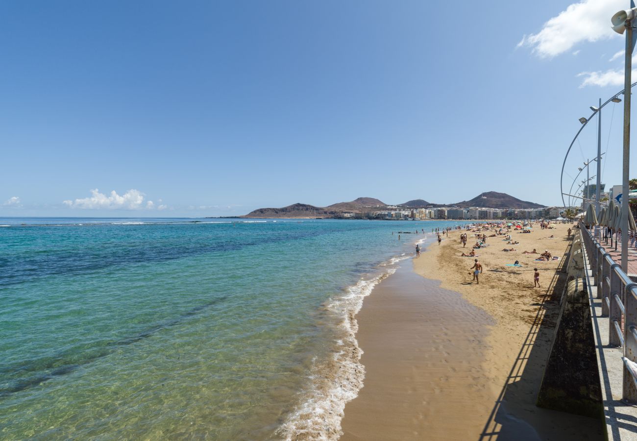 Ferienhaus in Las Palmas de Gran Canaria - Front line with nice terrace By CanariasGetaway 