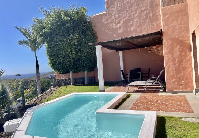 Villa in San Bartolomé de Tirajana - HomeForGuest Salobre Golf Villa, Pool, Wifi, atemberaubende Aussicht