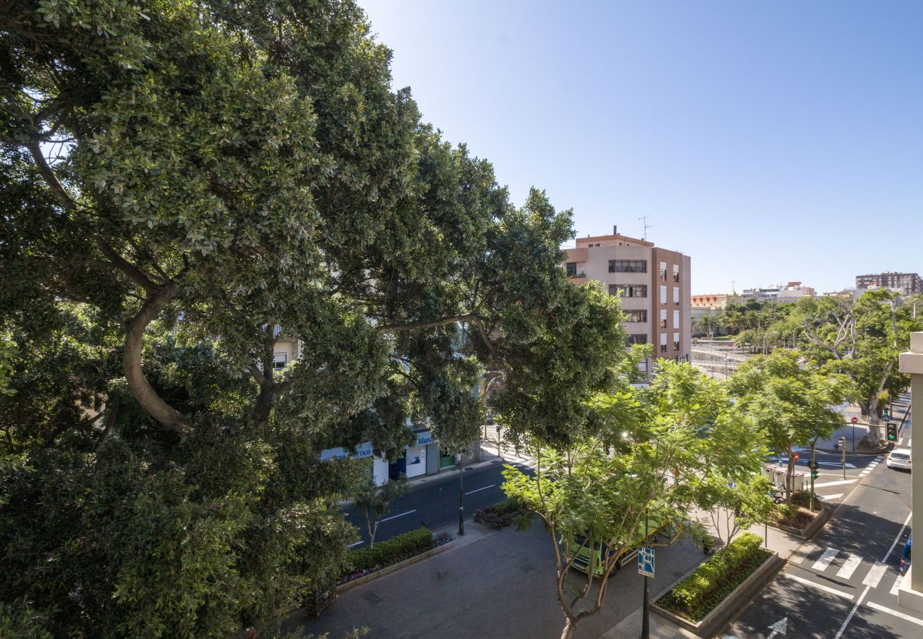 Ferienwohnung in Tenerife - HomeForGuest  Design-Apartment im Dachgeschoss, KOSTENLOSES Parken