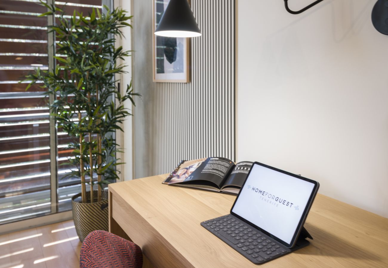 Ferienwohnung in Tenerife - HomeForGuest  Design-Apartment im Dachgeschoss, KOSTENLOSES Parken