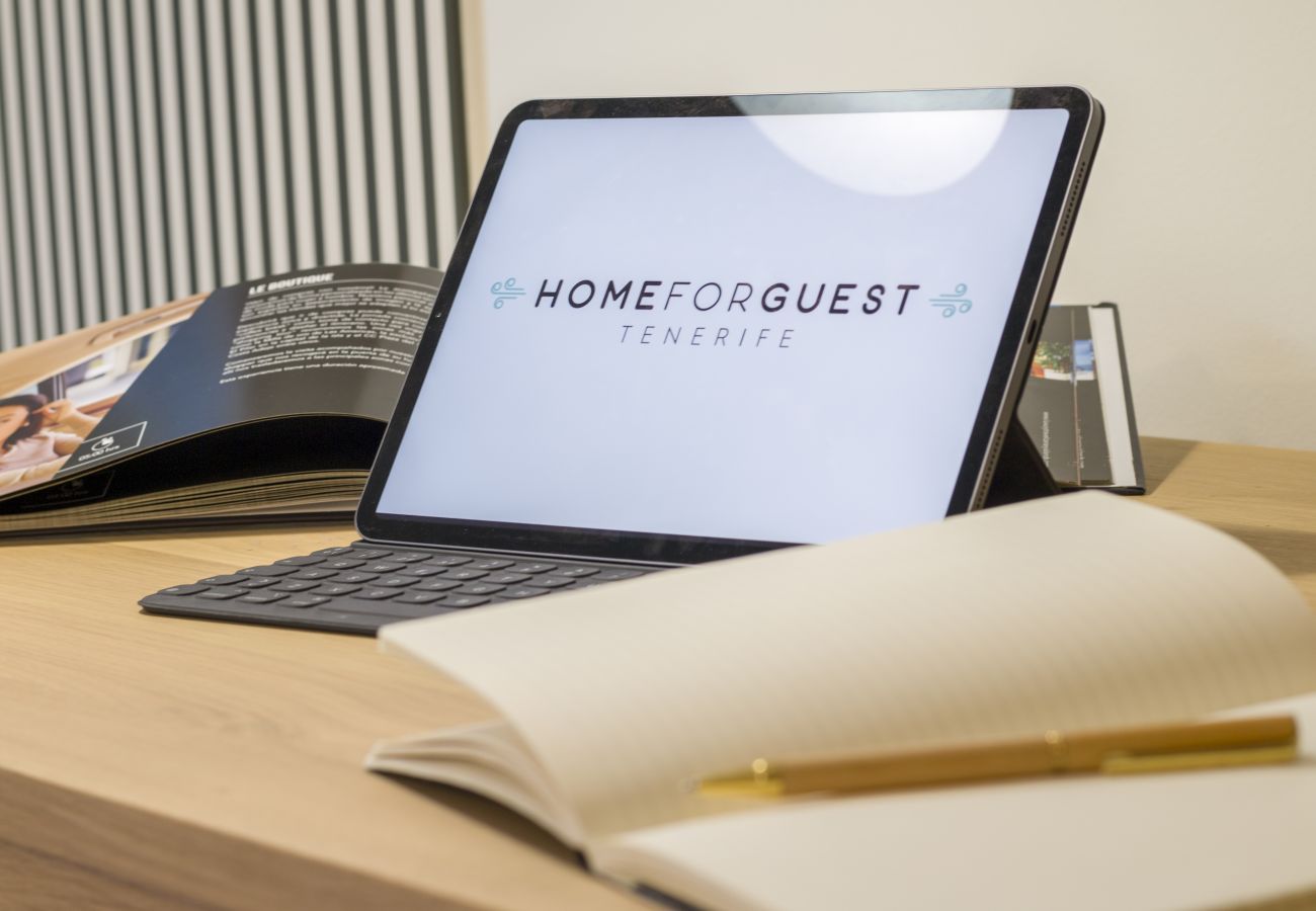 Ferienwohnung in Tenerife - HomeForGuest  Design-Apartment im Dachgeschoss, KOSTENLOSES Parken