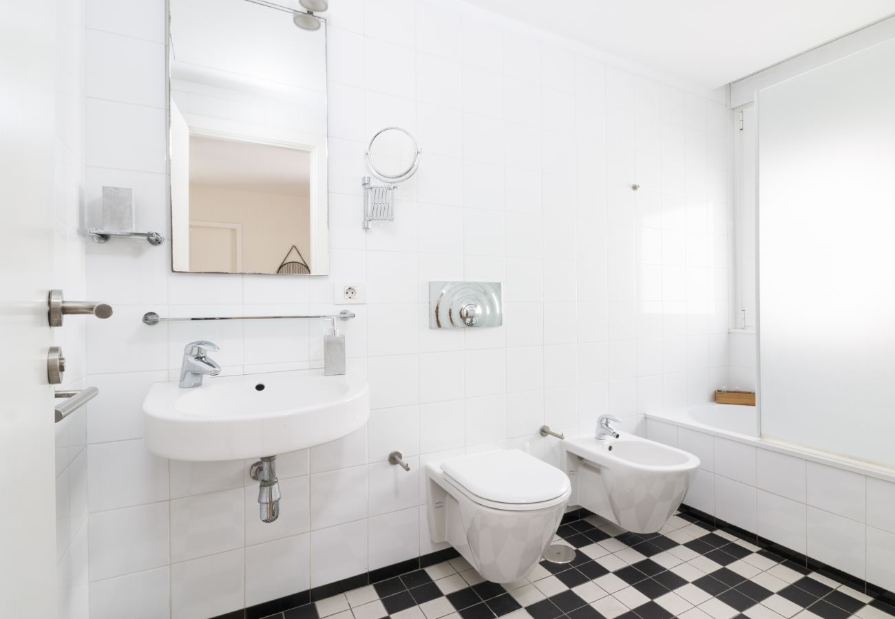 Ferienwohnung in Tenerife - HomeForGuest  Design-Apartment im Dachgeschoss, KOSTENLOSES Parken