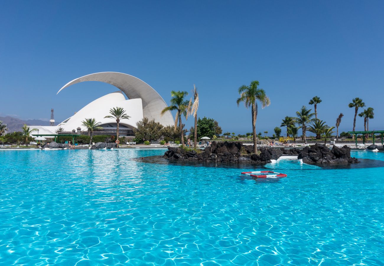 Ferienwohnung in Tenerife - HomeForGuest  Design-Apartment im Dachgeschoss, KOSTENLOSES Parken