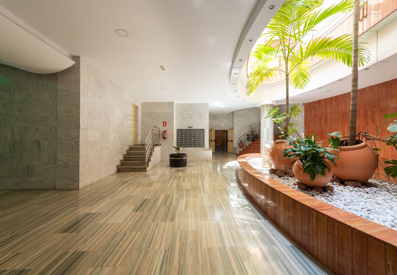 Haus in Las Palmas de Gran Canaria - Luxury apartment close to the beach. Gym and solarium