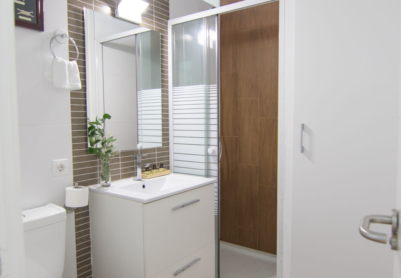 Ferienwohnung in Arico - HomeForGuest  20 SCHRITTE VOM MEER ENTFERNT, EL PORIS MIT MEERBLICK 