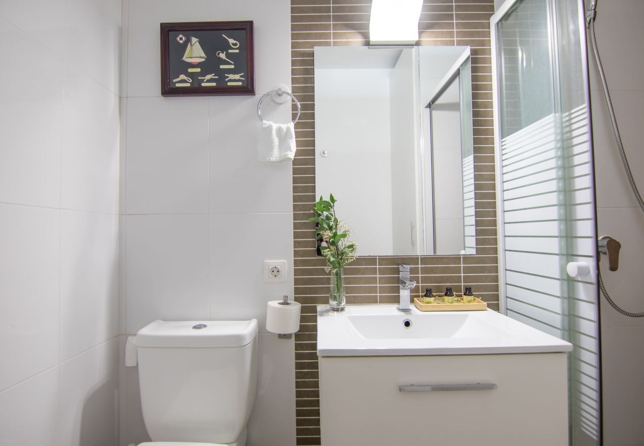 Ferienwohnung in Arico - HomeForGuest  20 SCHRITTE VOM MEER ENTFERNT, EL PORIS MIT MEERBLICK 