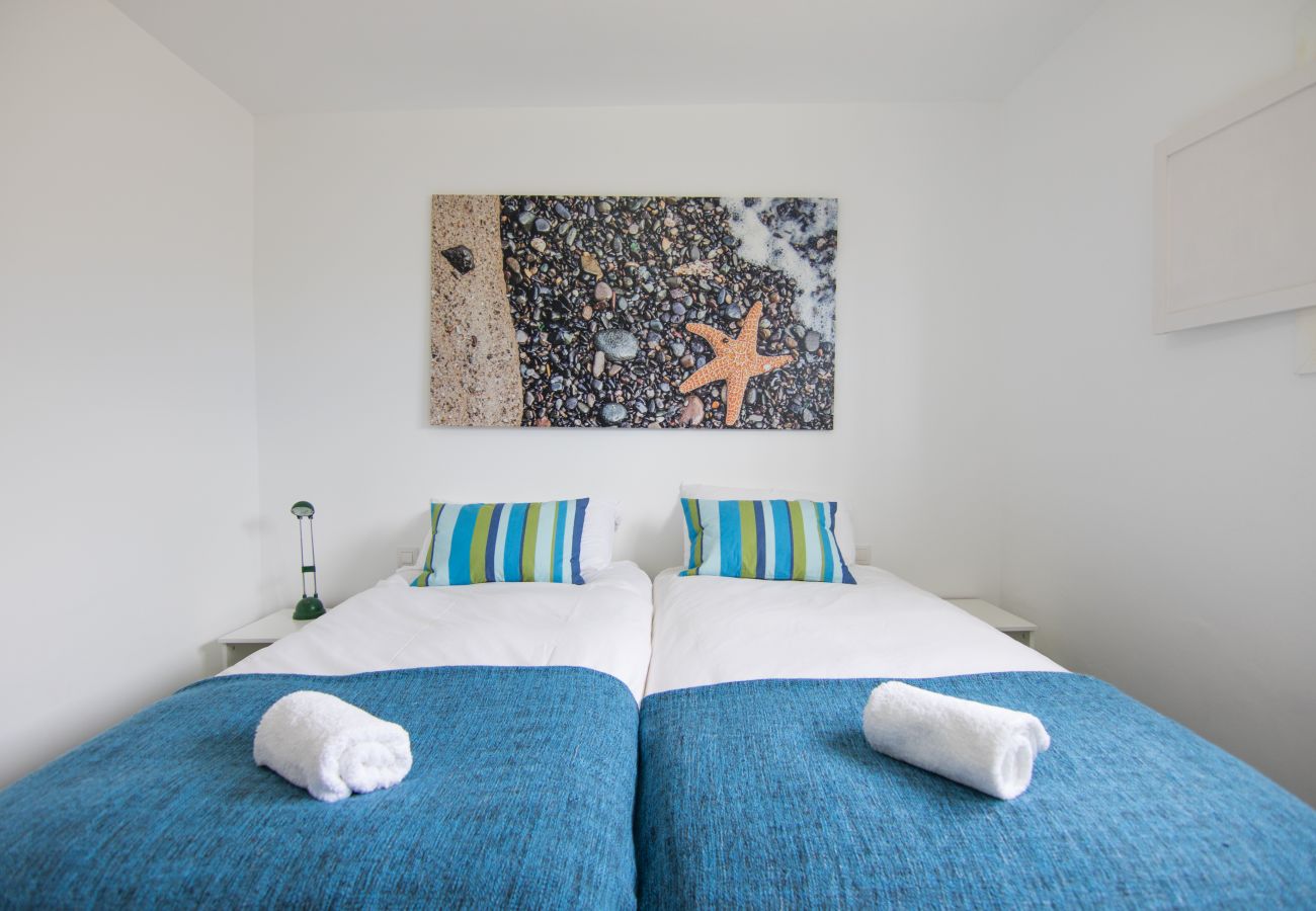 Ferienwohnung in Arico - HomeForGuest  20 SCHRITTE VOM MEER ENTFERNT, EL PORIS MIT MEERBLICK 