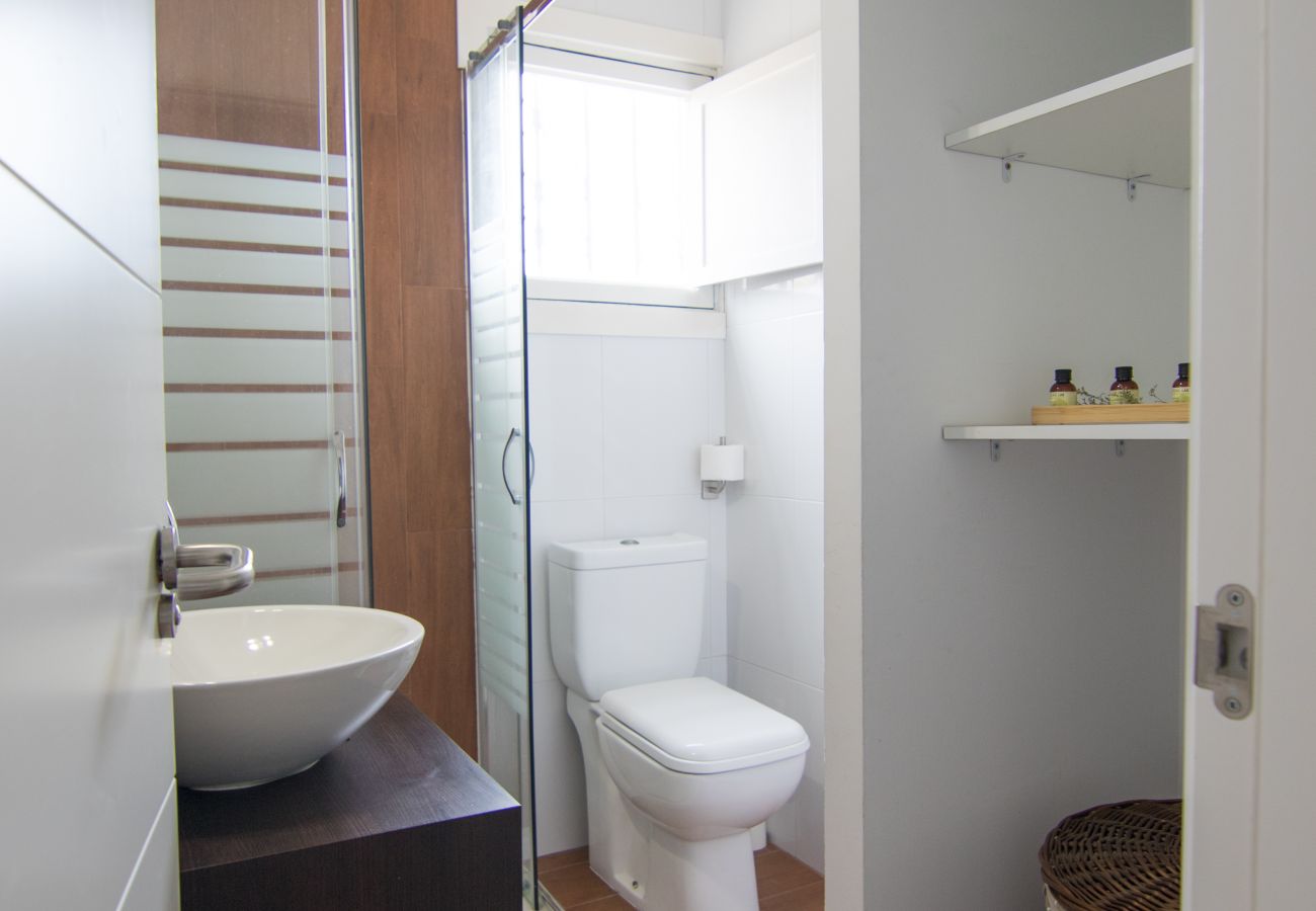 Ferienwohnung in Arico - HomeForGuest  20 SCHRITTE VOM MEER ENTFERNT, EL PORIS MIT MEERBLICK 
