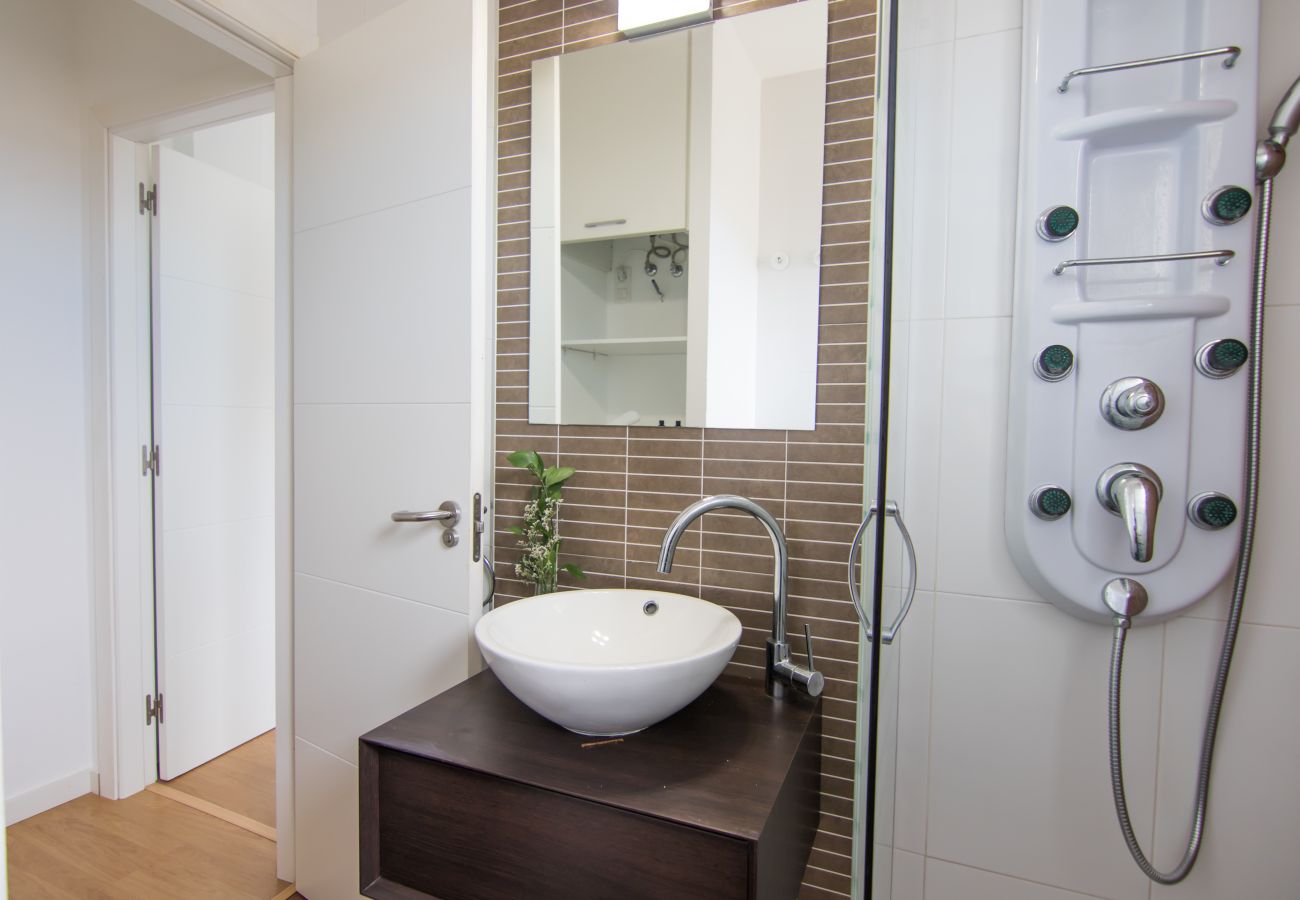 Ferienwohnung in Arico - HomeForGuest  20 SCHRITTE VOM MEER ENTFERNT, EL PORIS MIT MEERBLICK 