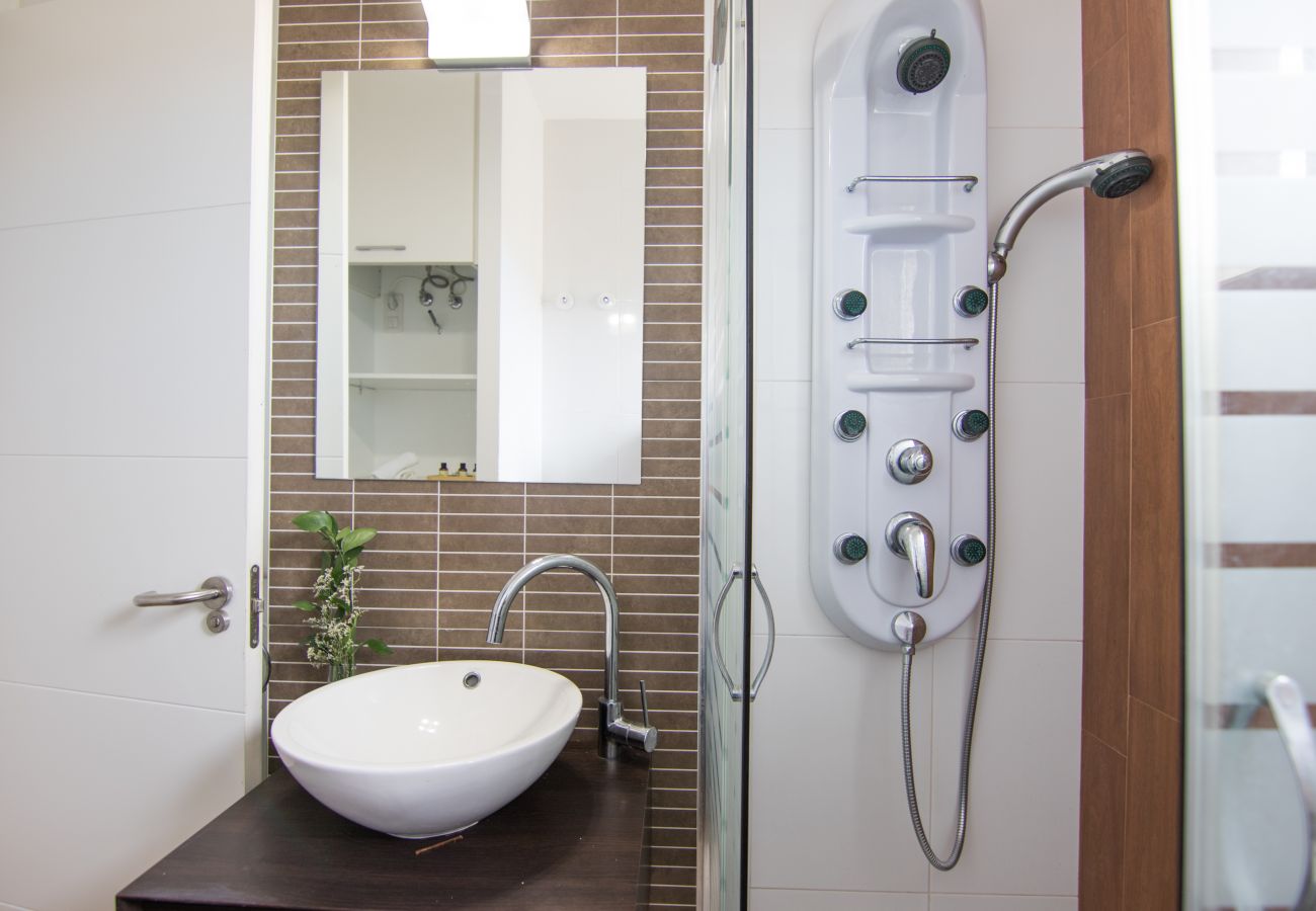 Ferienwohnung in Arico - HomeForGuest  20 SCHRITTE VOM MEER ENTFERNT, EL PORIS MIT MEERBLICK 
