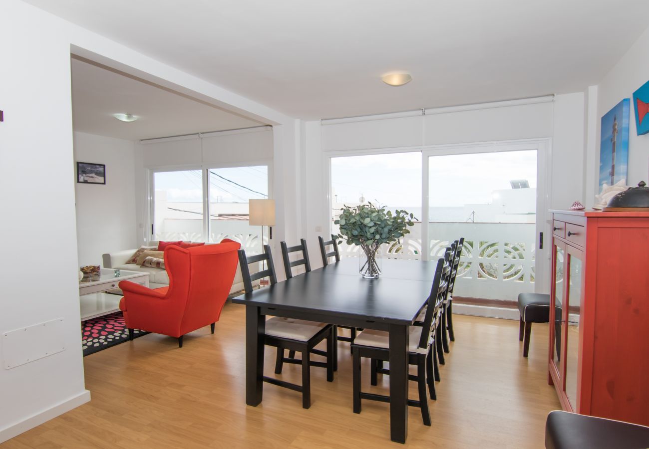 Ferienwohnung in Arico - HomeForGuest  20 SCHRITTE VOM MEER ENTFERNT, EL PORIS MIT MEERBLICK 