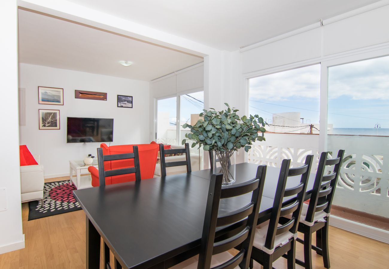 Ferienwohnung in Arico - HomeForGuest  20 SCHRITTE VOM MEER ENTFERNT, EL PORIS MIT MEERBLICK 