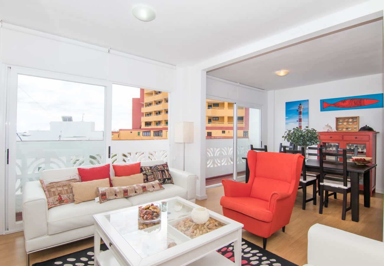 Ferienwohnung in Arico - HomeForGuest  20 SCHRITTE VOM MEER ENTFERNT, EL PORIS MIT MEERBLICK 
