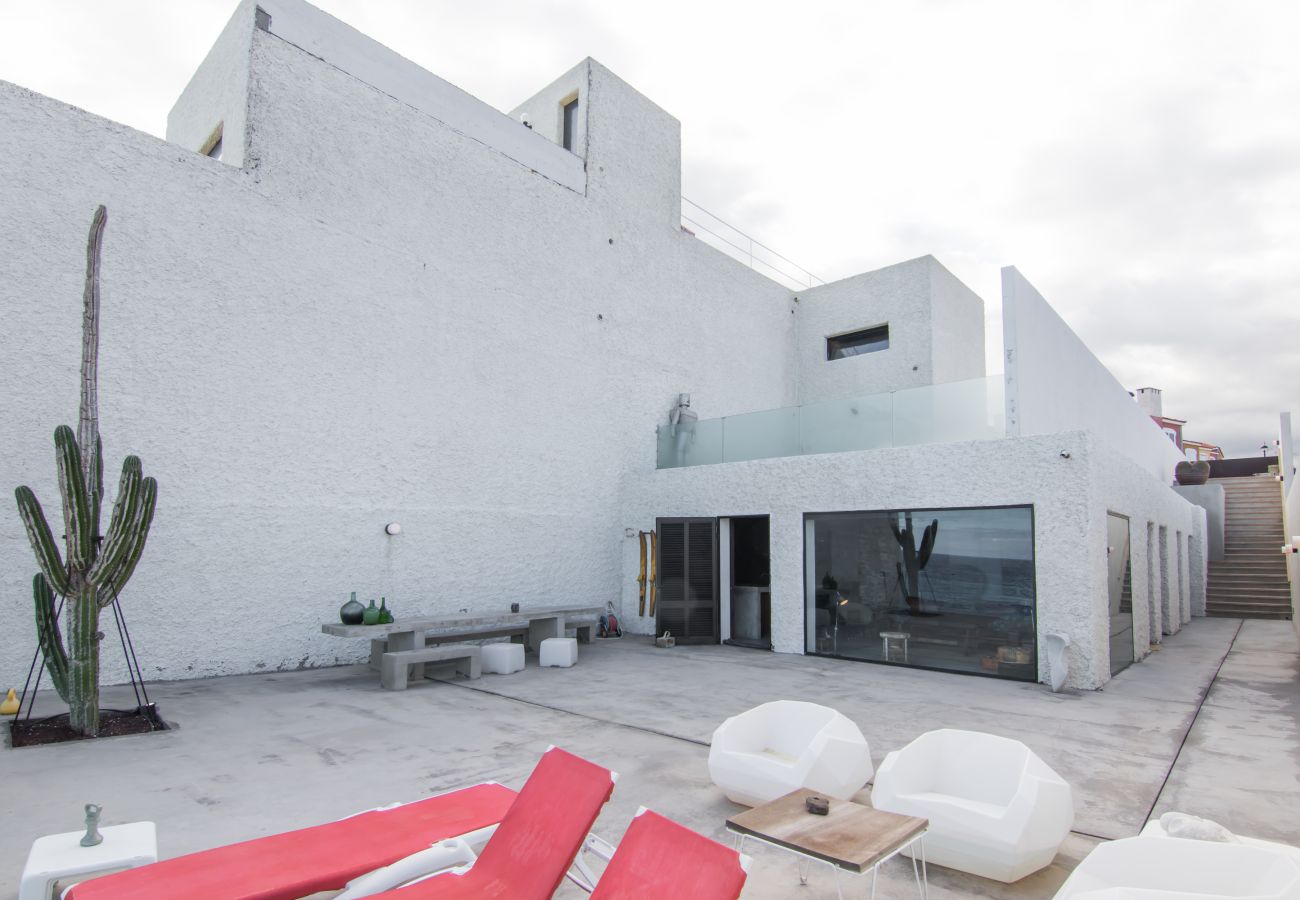 Ferienwohnung in Arico - HomeForGuest NextDoor Oasis: Wasserfront, Terrasse, Naturpool - HomeForGuest