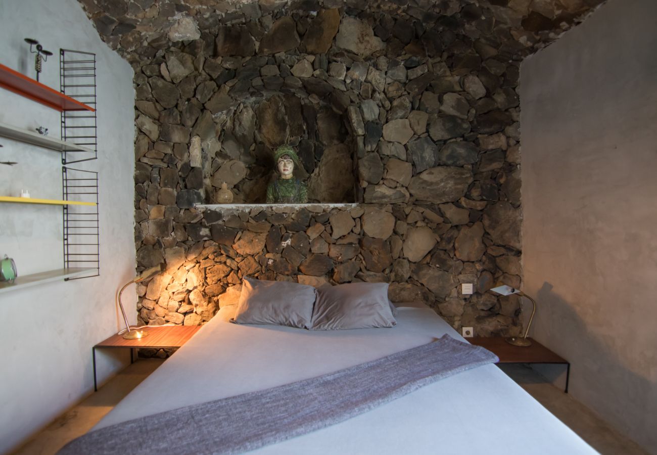 Ferienwohnung in Arico - HomeForGuest NextDoor Oasis: Wasserfront, Terrasse, Naturpool - HomeForGuest