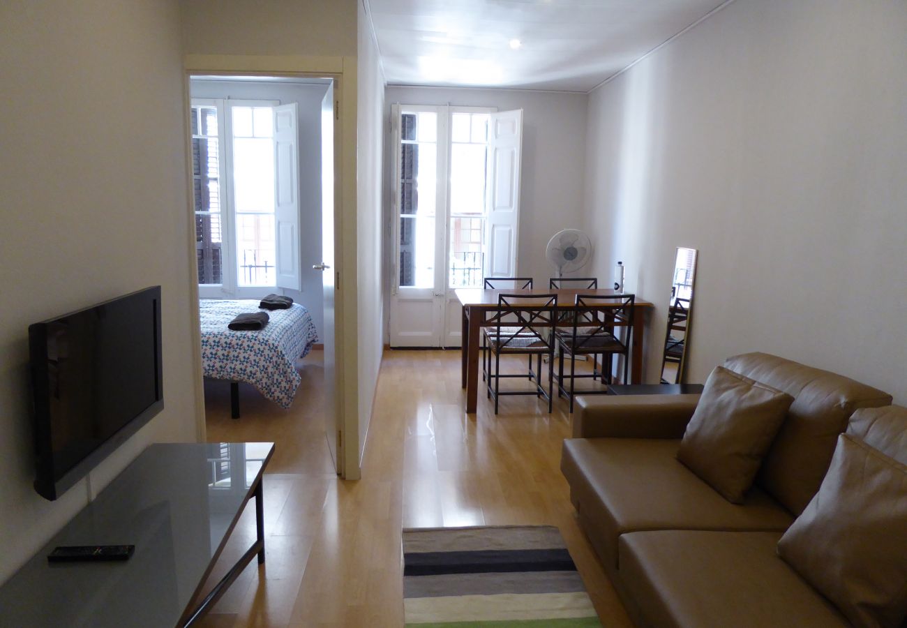 Ferienwohnung in Barcelona - Bonito piso en alquiler por días en Gracia, Barcelona centro. Luminoso, tranquilo y bien situado.