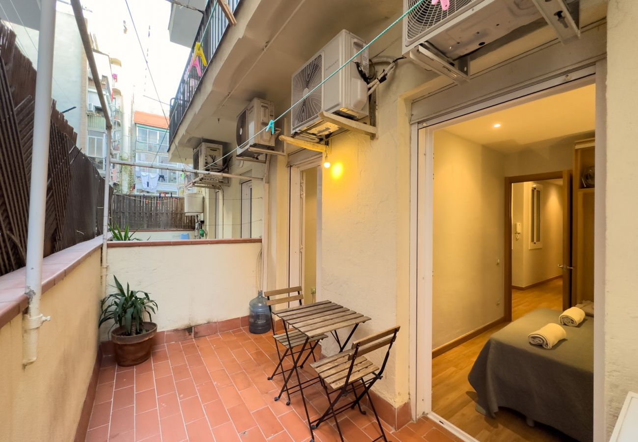 Ferienwohnung in Barcelona - Piso bonito, restaurado en alquiler con patio terraza en Gracia, Barcelona centro