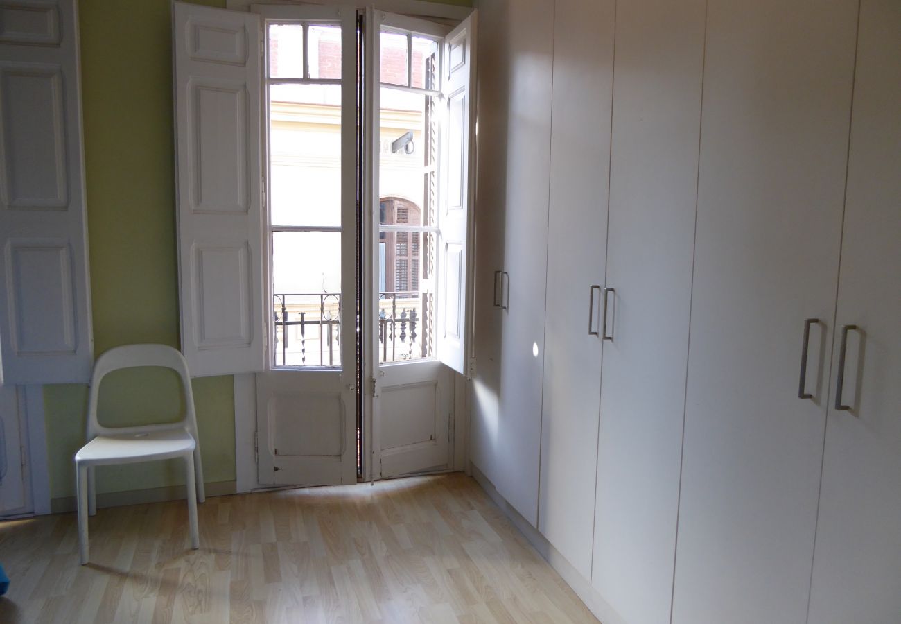 Ferienwohnung in Barcelona - Piso renovado con encanto en alquiler vacacional en Barcelona centro, Gracia