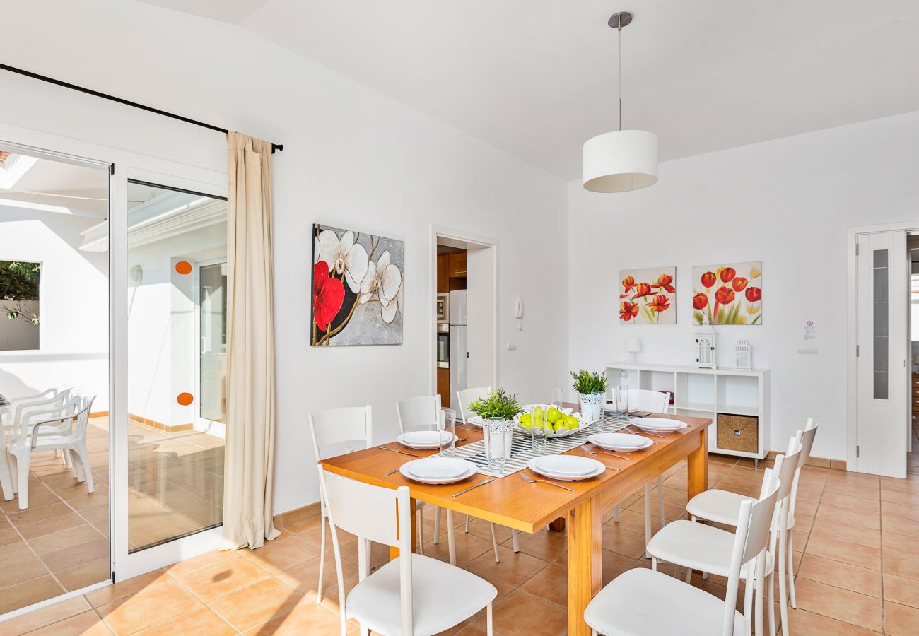 Villa in Cala´n Bosch - VILLA RAQUEL 
