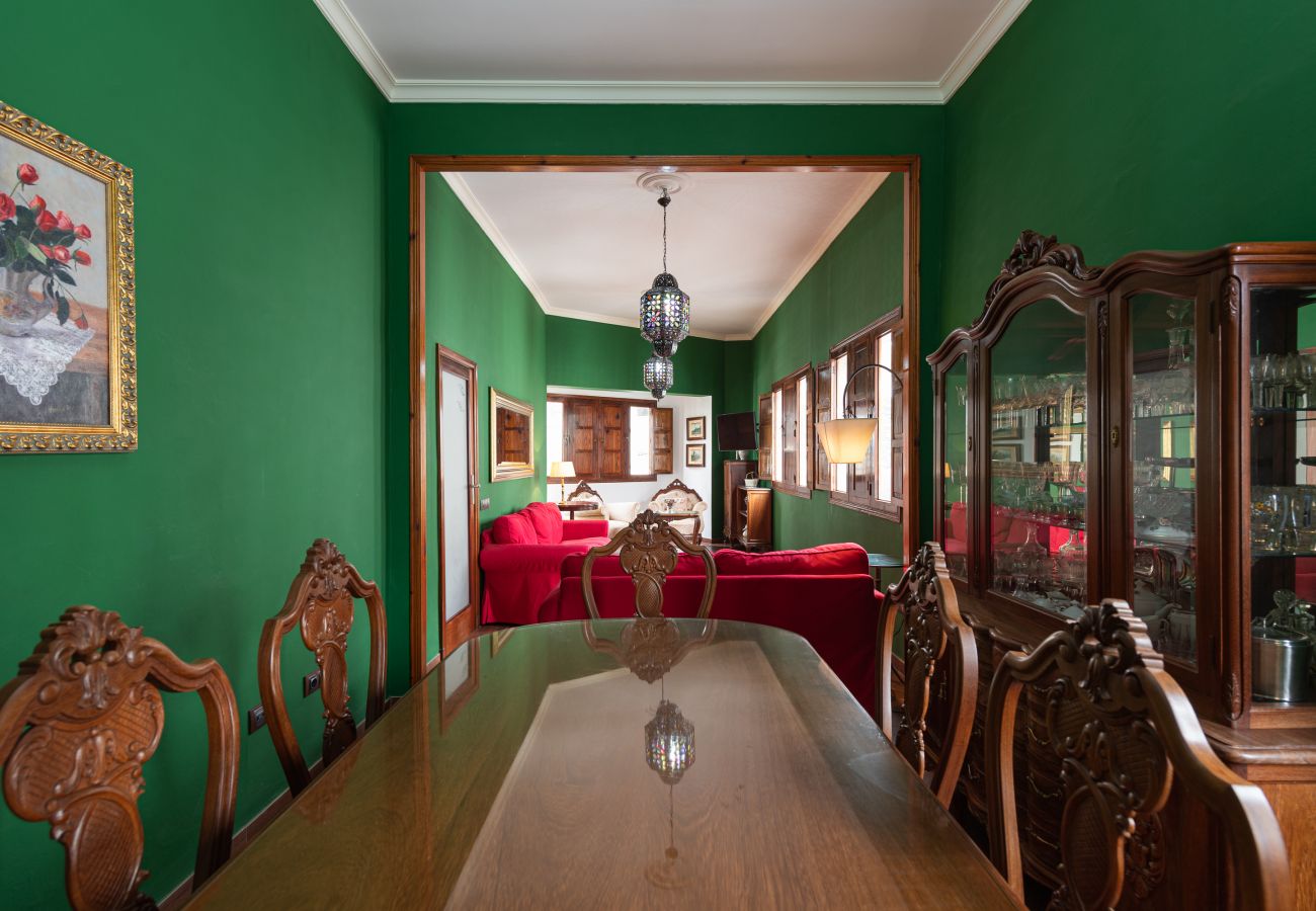 Ferienwohnung in Arucas - HomeForGuest NEW Duplex mit Dachterrasse neben der Kathedrale von Arucas