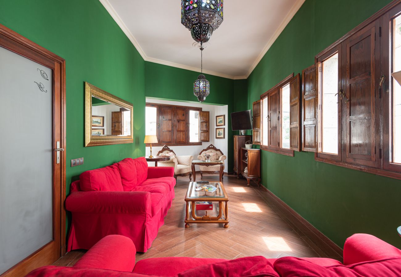 Ferienwohnung in Arucas - HomeForGuest NEW Duplex mit Dachterrasse neben der Kathedrale von Arucas