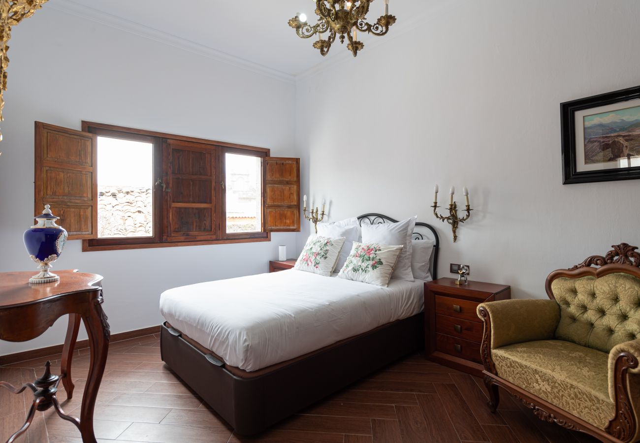 Ferienwohnung in Arucas - HomeForGuest NEW Duplex mit Dachterrasse neben der Kathedrale von Arucas