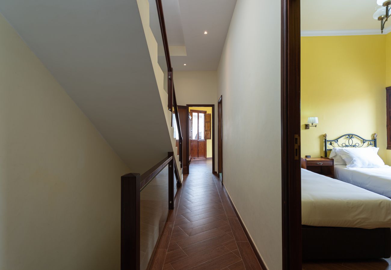 Ferienwohnung in Arucas - HomeForGuest NEW Duplex mit Dachterrasse neben der Kathedrale von Arucas