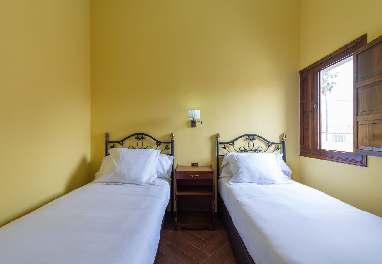 Ferienwohnung in Arucas - HomeForGuest NEW Duplex mit Dachterrasse neben der Kathedrale von Arucas