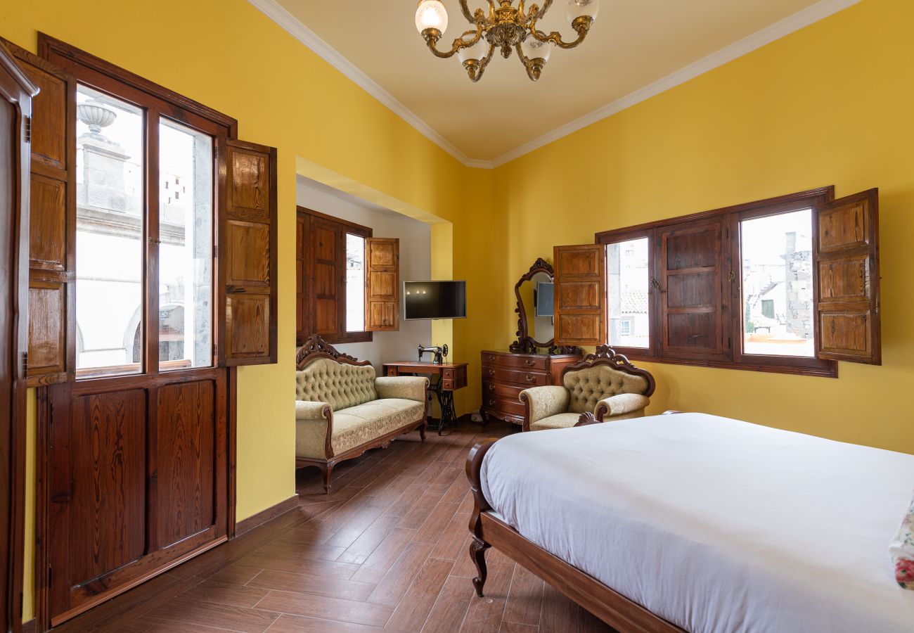 Ferienwohnung in Arucas - HomeForGuest NEW Duplex mit Dachterrasse neben der Kathedrale von Arucas