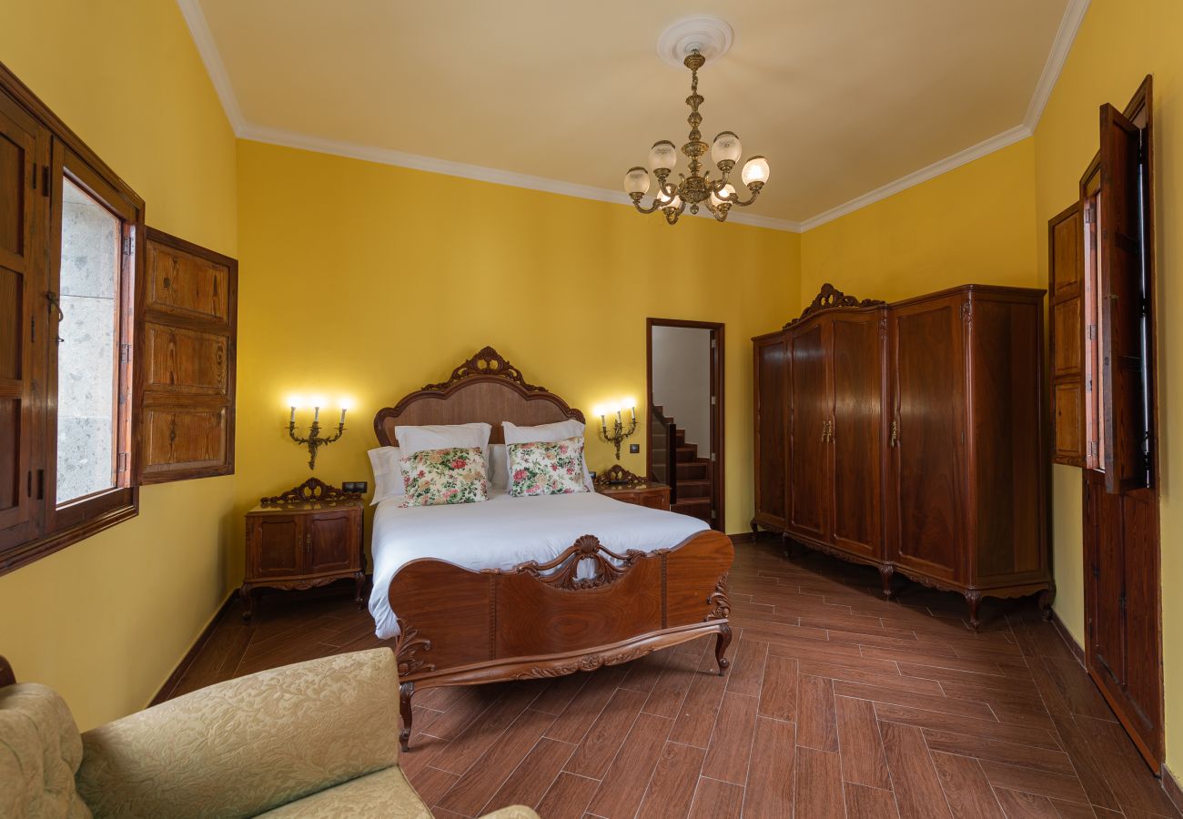 Ferienwohnung in Arucas - HomeForGuest NEW Duplex mit Dachterrasse neben der Kathedrale von Arucas