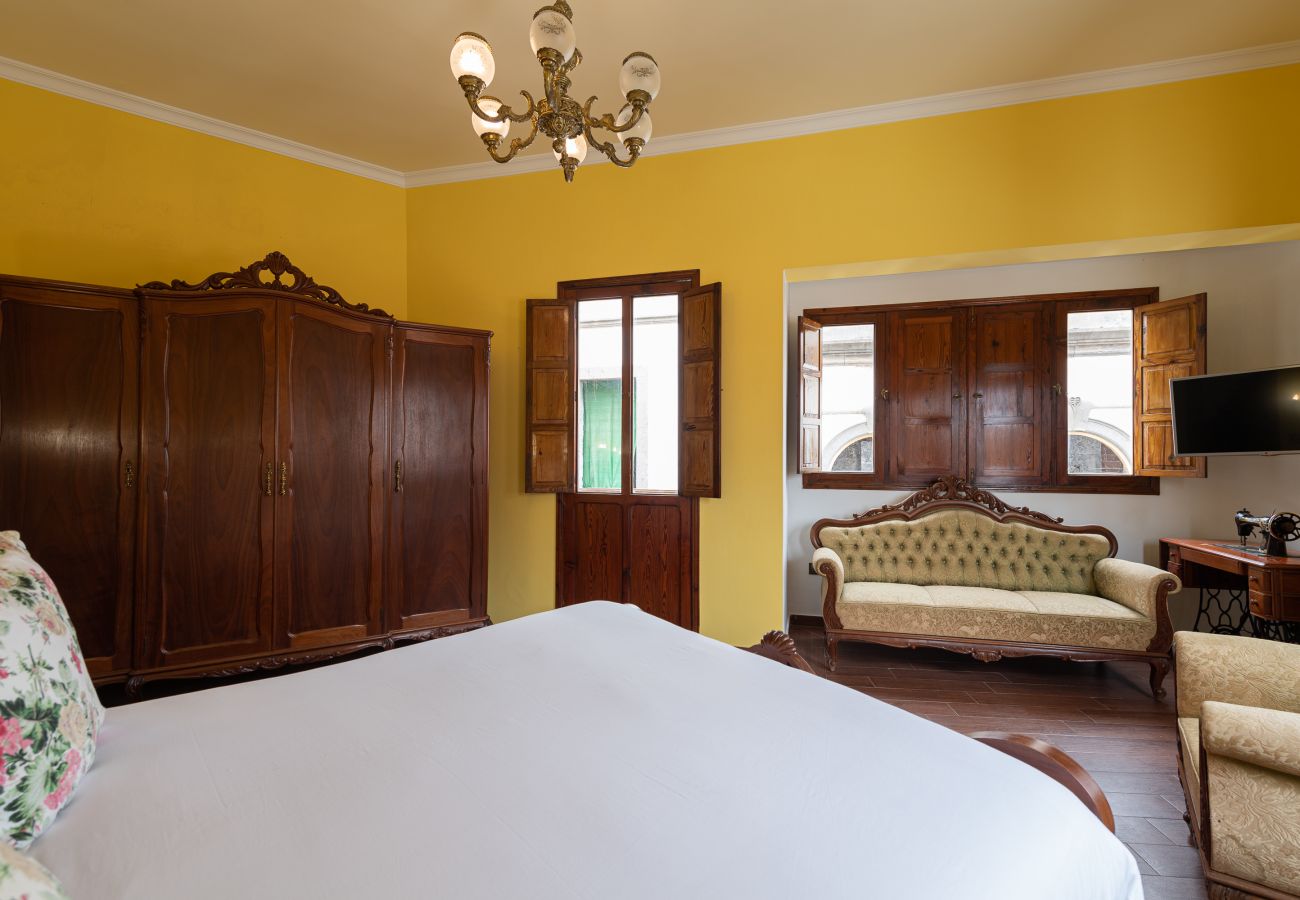 Ferienwohnung in Arucas - HomeForGuest NEW Duplex mit Dachterrasse neben der Kathedrale von Arucas