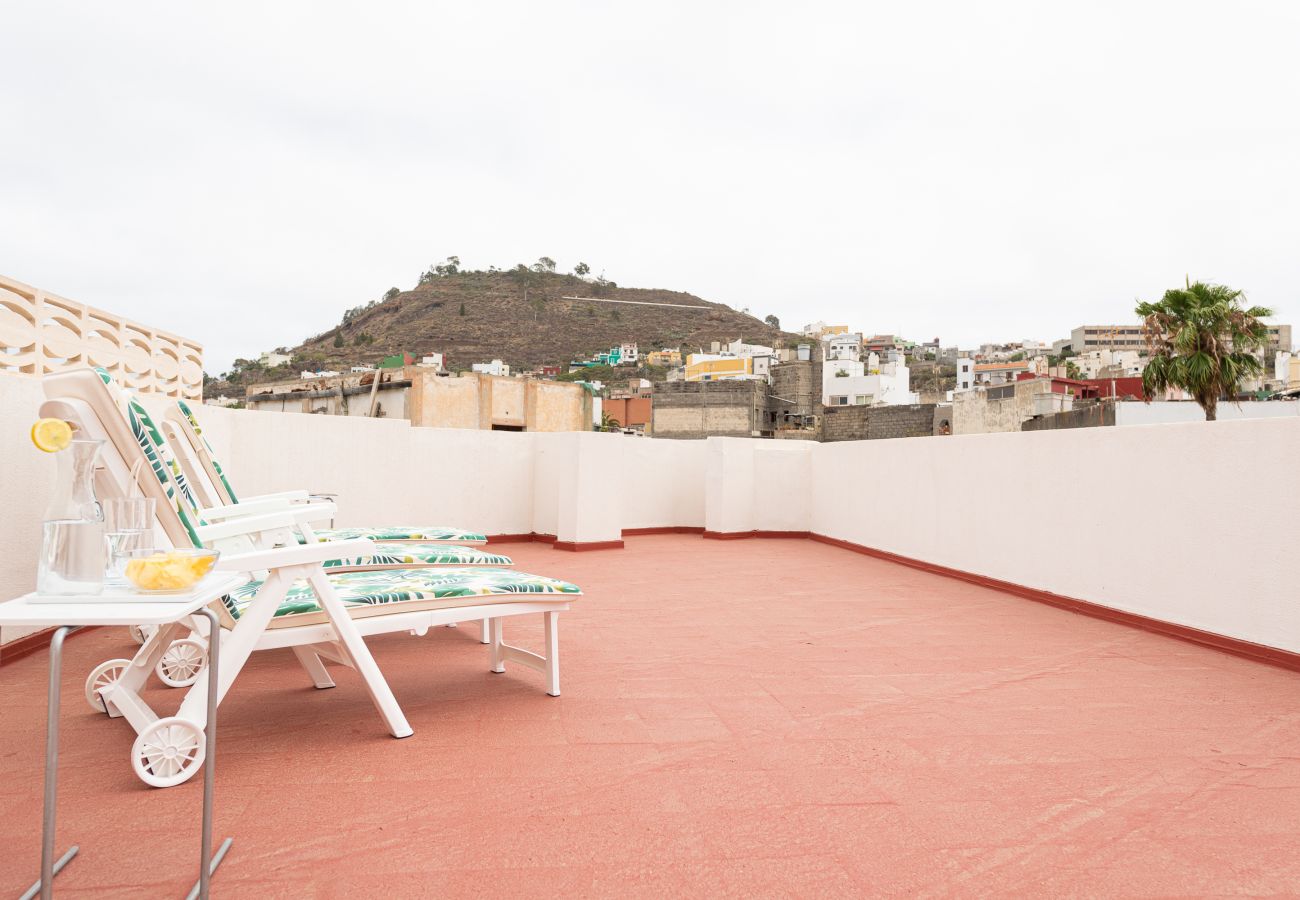 Ferienwohnung in Arucas - HomeForGuest NEW Duplex mit Dachterrasse neben der Kathedrale von Arucas