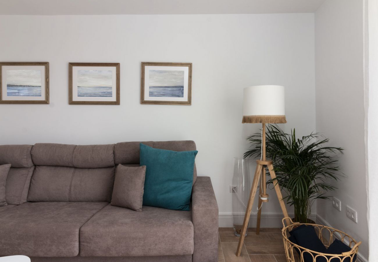 Ferienwohnung in Los Cristianos - HomeForGuest Penthouse Cecilia mit Terrasse und Meerblick in Los Cristianos