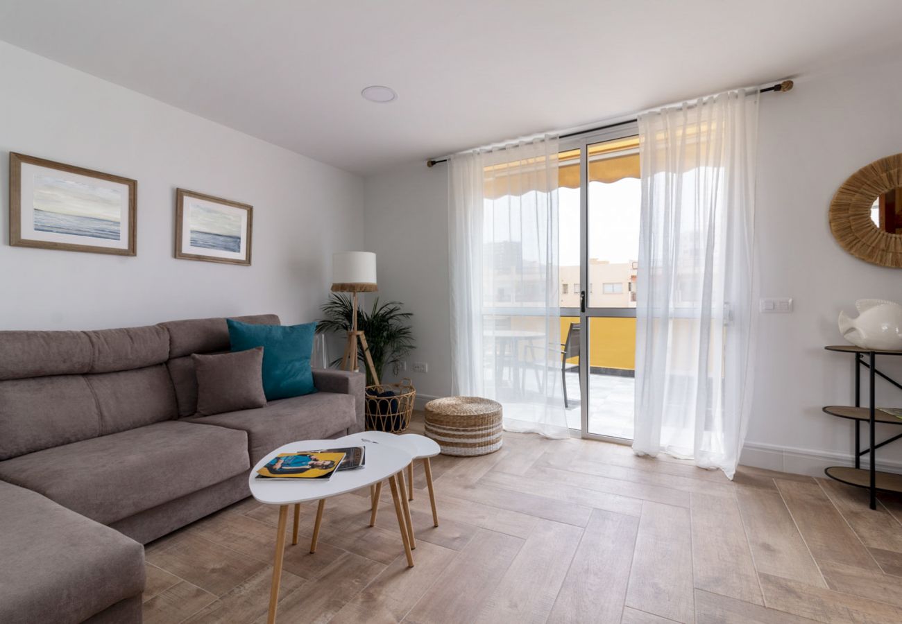 Ferienwohnung in Los Cristianos - HomeForGuest Penthouse Cecilia mit Terrasse und Meerblick in Los Cristianos