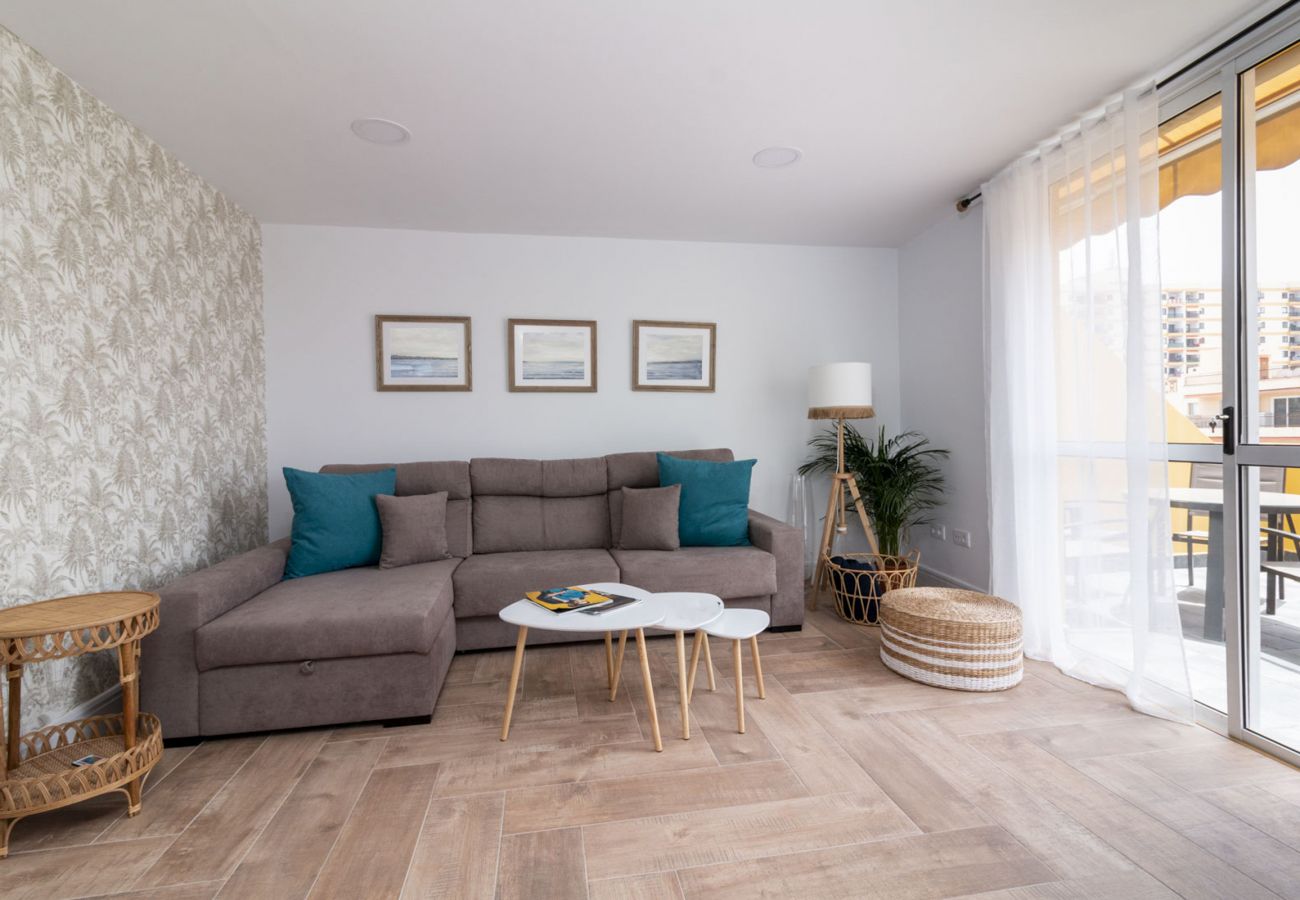 Ferienwohnung in Los Cristianos - HomeForGuest Penthouse Cecilia mit Terrasse und Meerblick in Los Cristianos