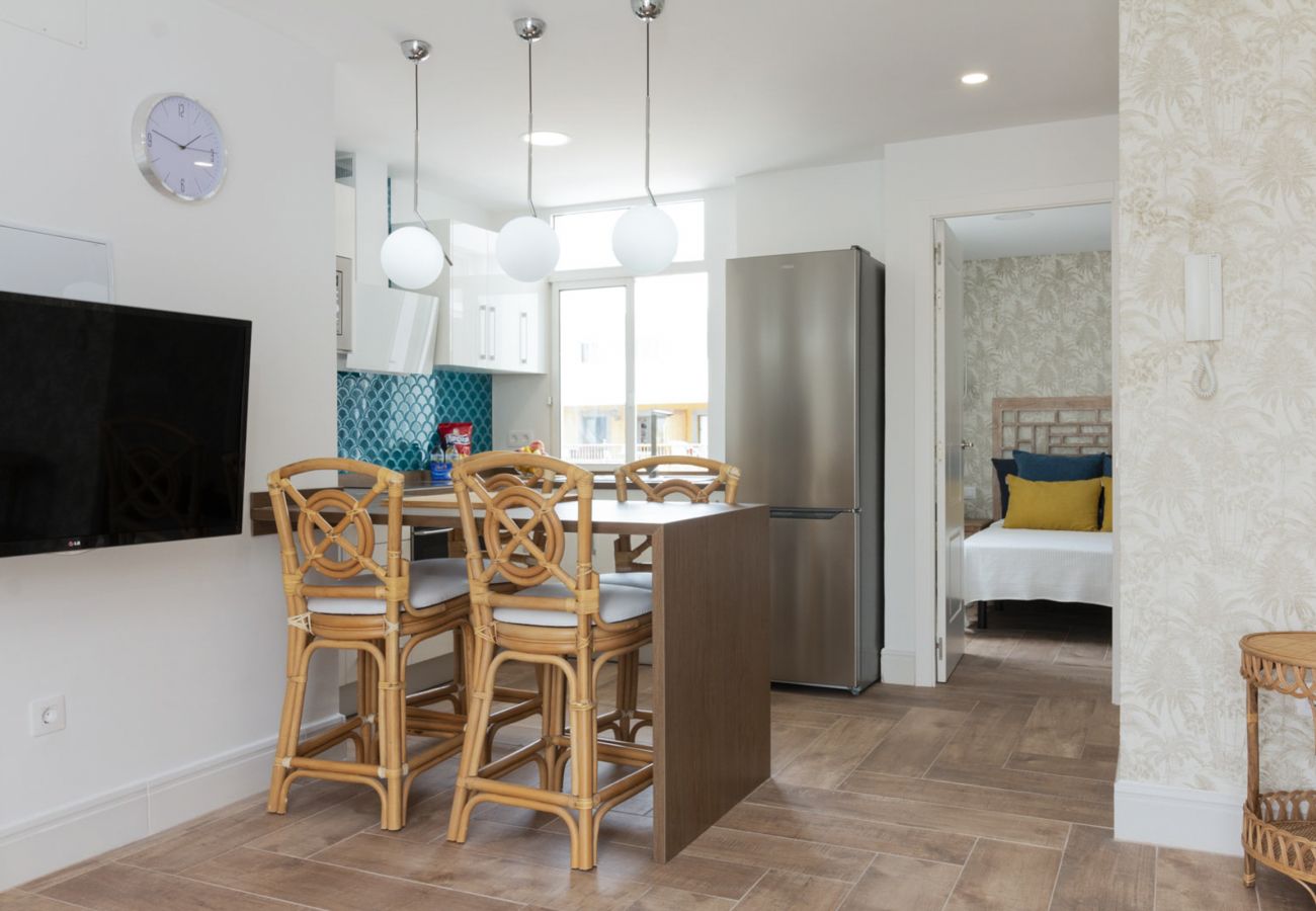 Ferienwohnung in Los Cristianos - HomeForGuest Penthouse Cecilia mit Terrasse und Meerblick in Los Cristianos