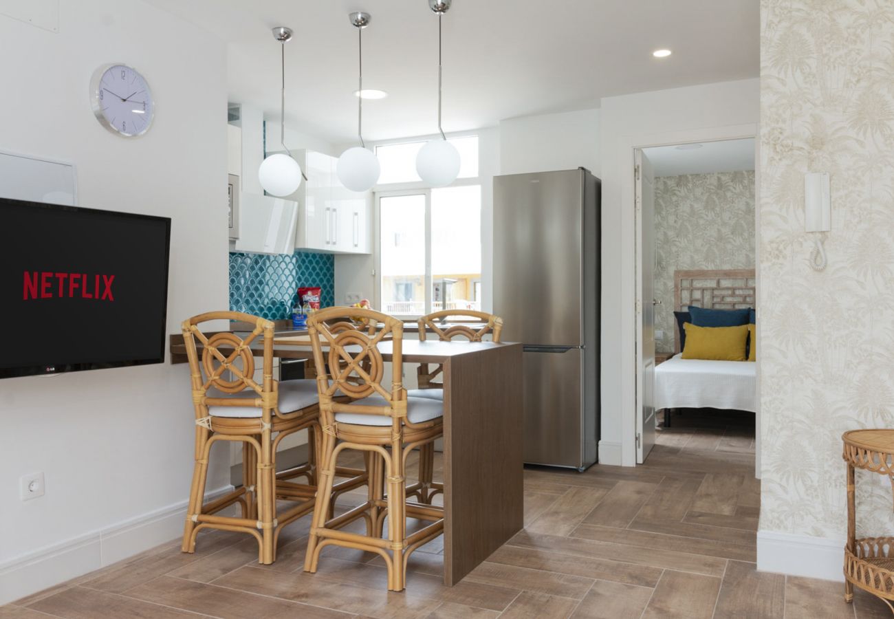 Ferienwohnung in Los Cristianos - HomeForGuest Penthouse Cecilia mit Terrasse und Meerblick in Los Cristianos