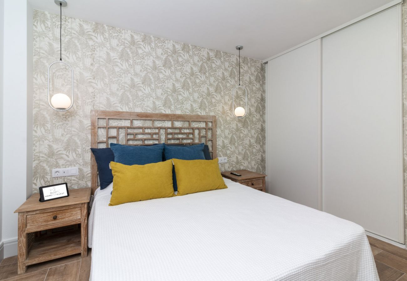 Ferienwohnung in Los Cristianos - HomeForGuest Penthouse Cecilia mit Terrasse und Meerblick in Los Cristianos