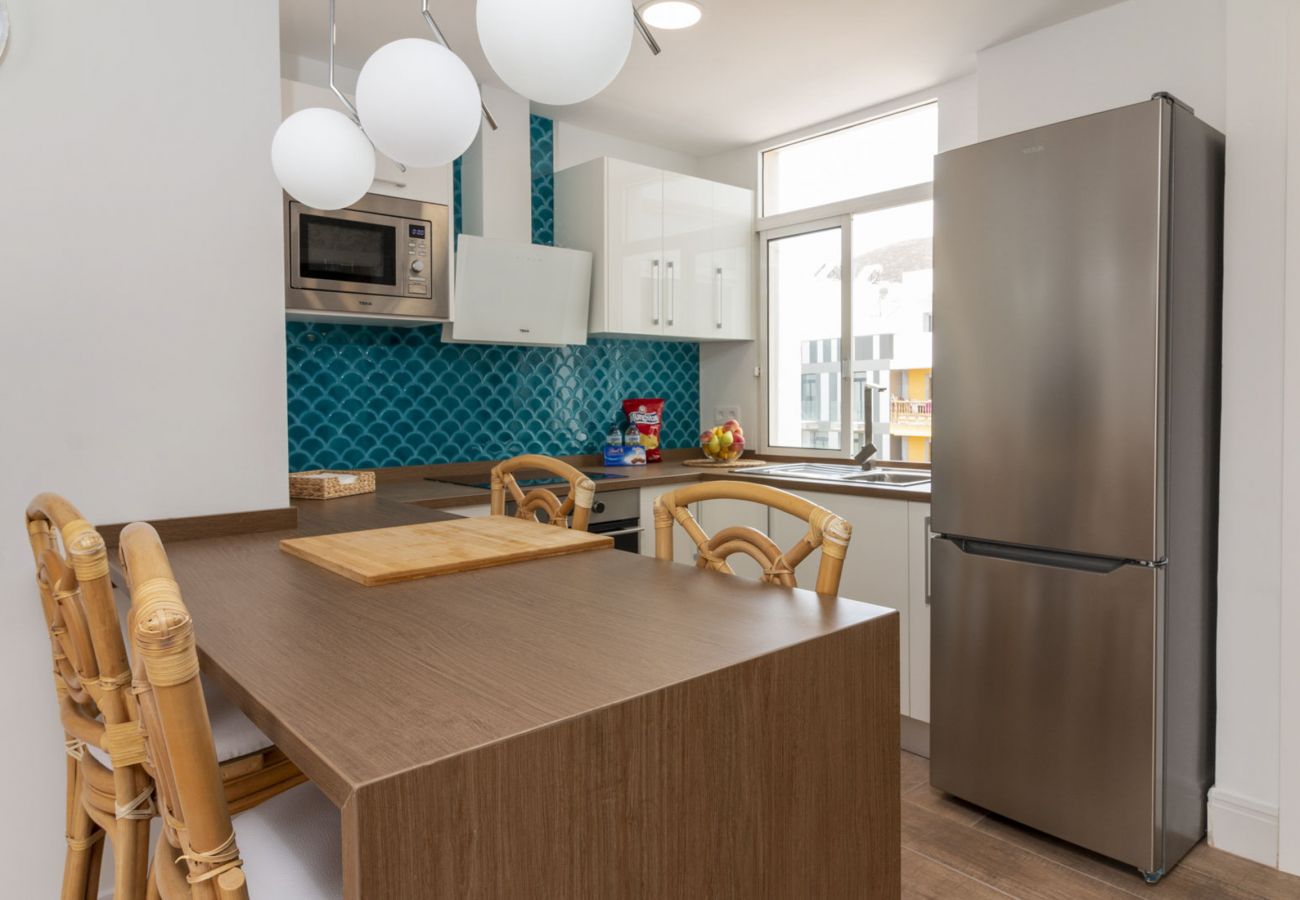 Ferienwohnung in Los Cristianos - HomeForGuest Penthouse Cecilia mit Terrasse und Meerblick in Los Cristianos