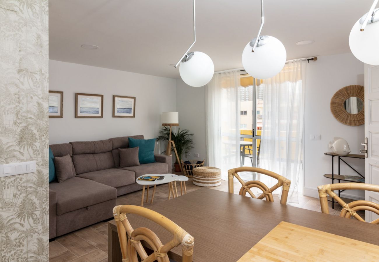 Ferienwohnung in Los Cristianos - HomeForGuest Penthouse Cecilia mit Terrasse und Meerblick in Los Cristianos