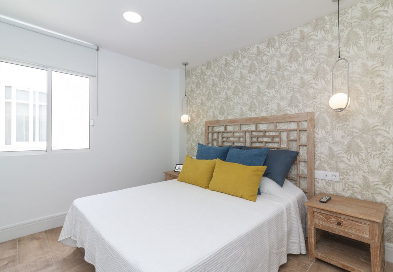 Ferienwohnung in Los Cristianos - HomeForGuest Penthouse Cecilia mit Terrasse und Meerblick in Los Cristianos