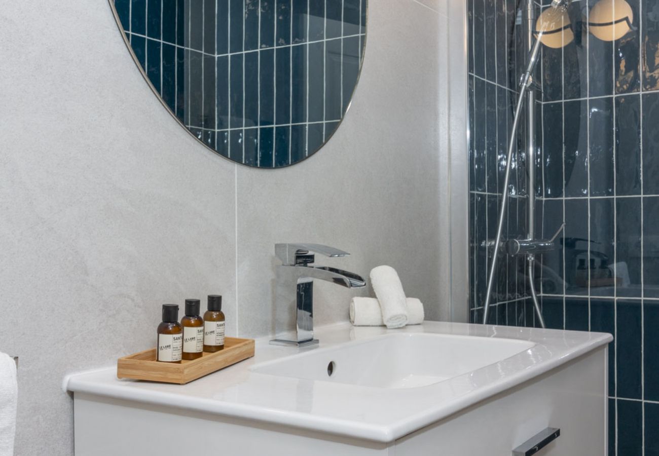 Ferienwohnung in Los Cristianos - HomeForGuest Penthouse Cecilia mit Terrasse und Meerblick in Los Cristianos