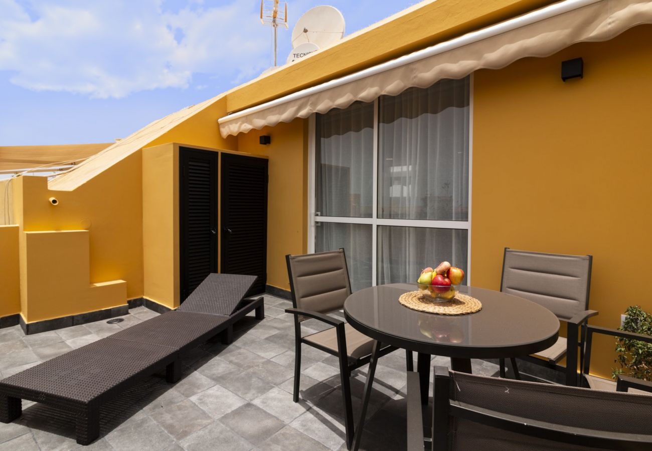 Ferienwohnung in Los Cristianos - HomeForGuest Penthouse Cecilia mit Terrasse und Meerblick in Los Cristianos