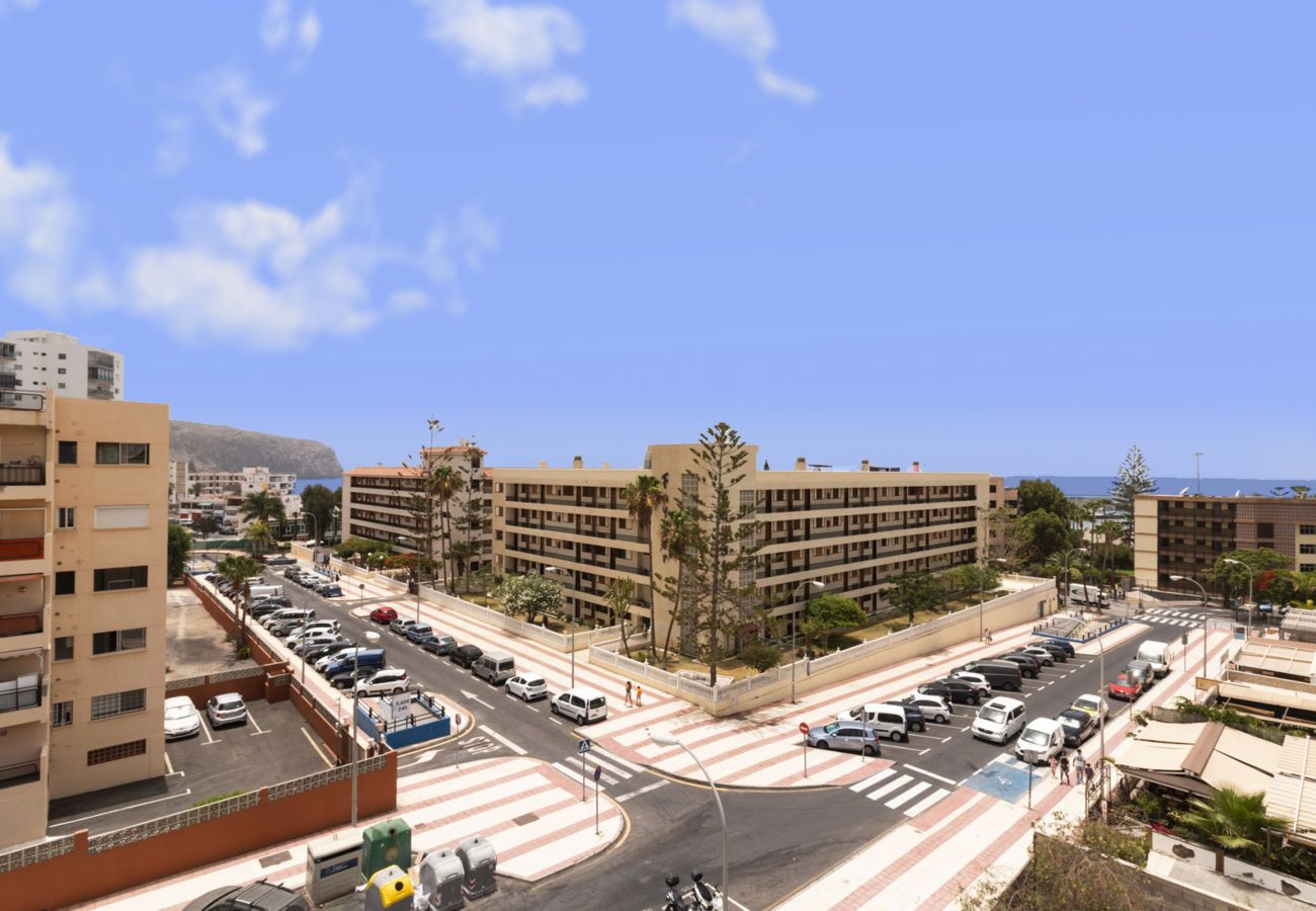 Ferienwohnung in Los Cristianos - HomeForGuest Penthouse Cecilia mit Terrasse und Meerblick in Los Cristianos