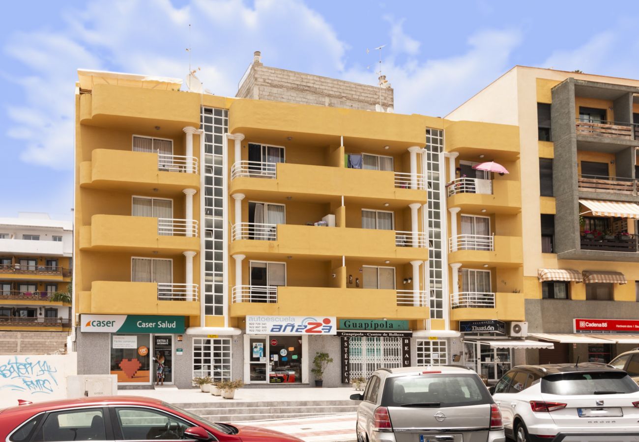 Ferienwohnung in Los Cristianos - HomeForGuest Penthouse Cecilia mit Terrasse und Meerblick in Los Cristianos